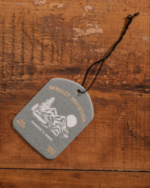 Oakmoss & Amber Car Freshener – Bradley Mountain