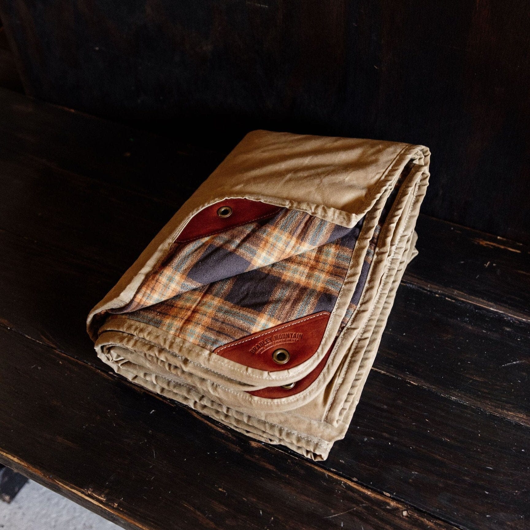 Insulated Waxed Camp Blanket - Field Tan – Bradley Mountain