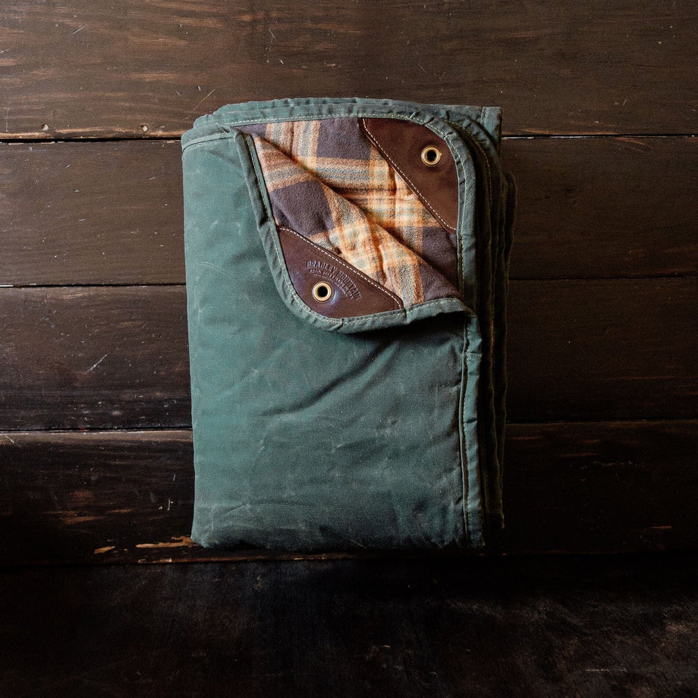 Insulated Waxed Camp Blanket - Forest Bradley Mountain 