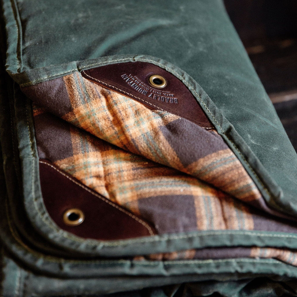 
            
                Load image into Gallery viewer, Insulated Waxed Camp Blanket - Forest Bradley Mountain 
            
        