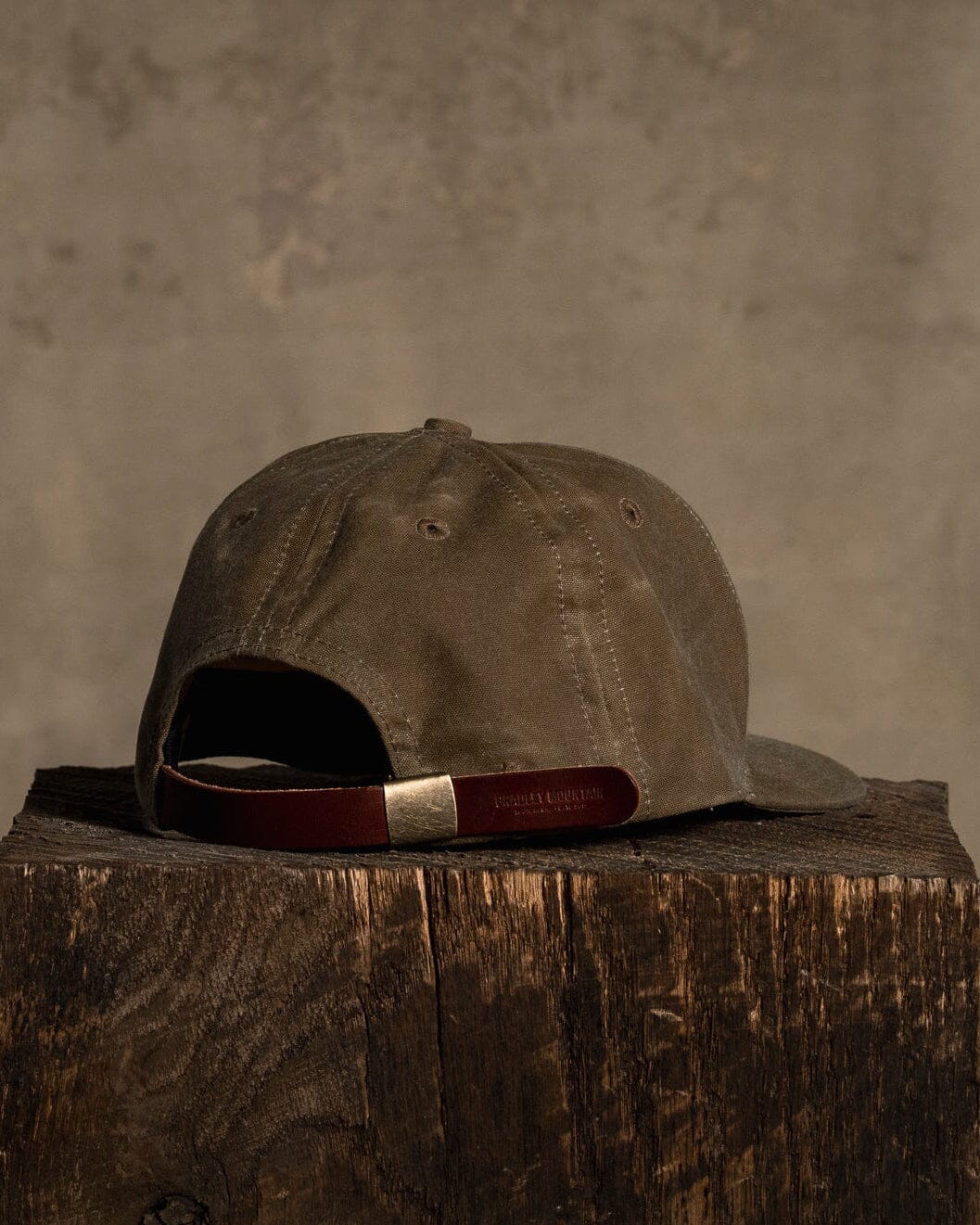 Horseshoe Appliqué Hat - Waxed Field Tan Bradley Mountain 