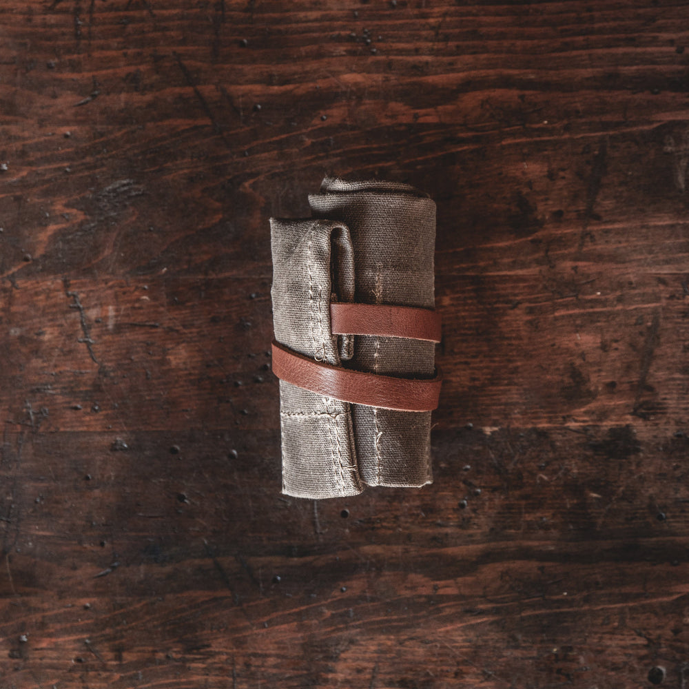 
            
                Load image into Gallery viewer, Knife Roll - Field Tan Bradley Mountain 
            
        